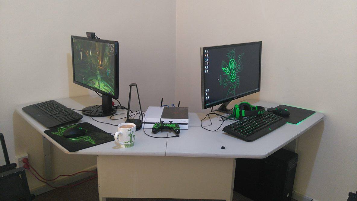 Razer's tweet image. Rosemary B and her husband have a badass setup. This is how you do "His &amp;amp; Hers"

 #RelationshipGoals