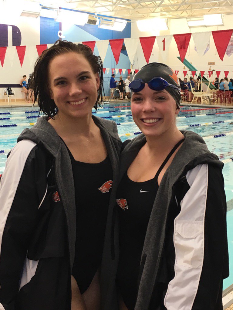 carmenPics's tweet photo. HUHS's fast seniors own 6 of the 11 meet records at the final relay meet of the WI little 10 #GoFastGirls!! ❤️🏅 https://t.co/qqW1sf8RCf