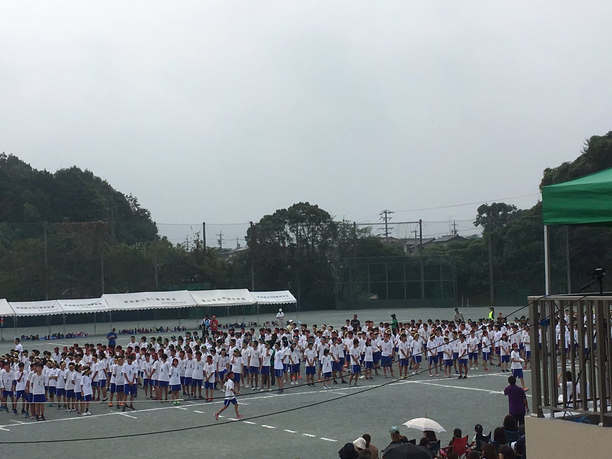 森みわこ 美和子 おはようございます 曇り空の亀山市です 今日は市内３中学校の体育祭です 私は地元の中部中学校に来ています 生徒達のエネルギッシュな動きに目を見張るばかりです 雨が降りませんように