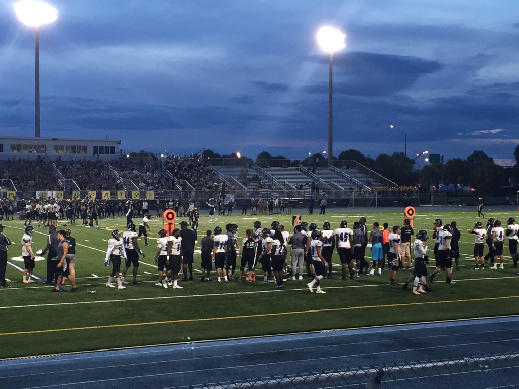 bocamom's tweet photo. Friday night lights in Boca! https://t.co/RlWolFS33Q