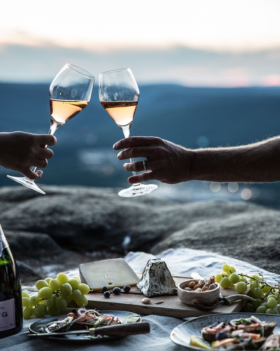 Krug's tweet photo. Goat Cheese, Manchego and Gravlax Crostini with Krug Rosé #KrugNotes https://t.co/GXHGkja3Qb