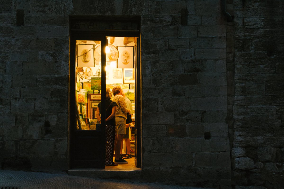 RomaMoulding's tweet image. Guess where we are? (Hint: you&apos;ll see it come to life in January....)
#craftsmanship #framestyle