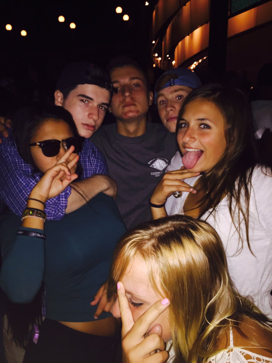 thelastmiller's tweet photo. happy birthday maria 💕@devito_maria  #drakevslilwayne https://t.co/FJTuoTftjQ