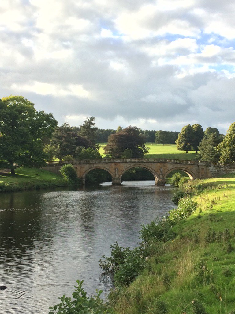 emma_au_soleil's tweet photo. Pretty sure Darcy has swum in these waters #PrideandPrejudice #JaneAusten @FLHouseLitSheff @ChatsworthHouse https://t.co/VnqvWsLAQ5