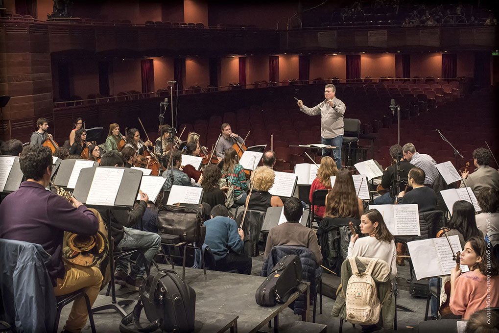 TeatroArgentino's tweet photo. Siguen los ensayos para el #concierto del domingo> Se viene Un Réquiem Alemán de Brahms en la Sala Ginastera! https://t.co/5YMSP1KIMF