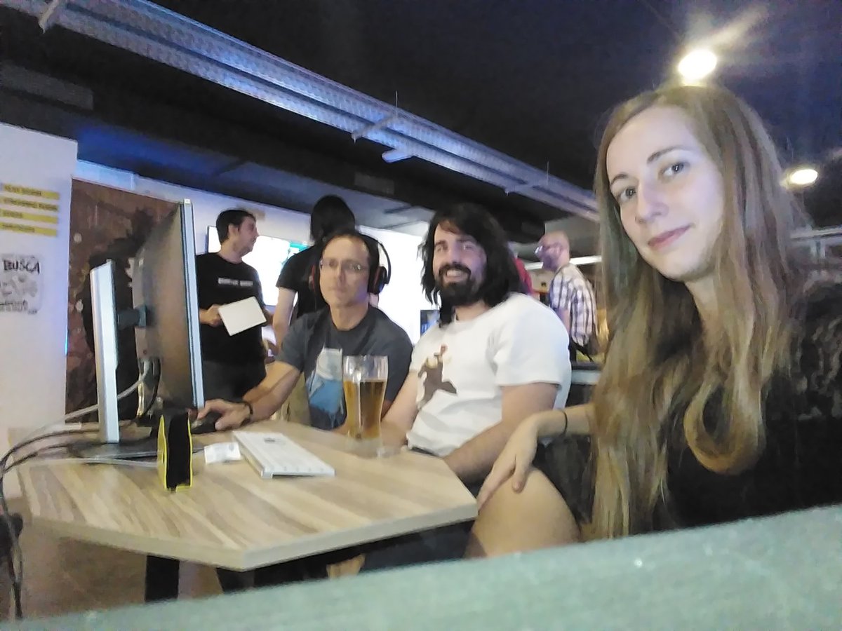 adriansansal's tweet photo. Enjoying @SoldierGoose   now at @omgbar .  Really nice work! :) #quantumquest #videogame #indiegame  #indiedevhour https://t.co/FlILOpjIYo