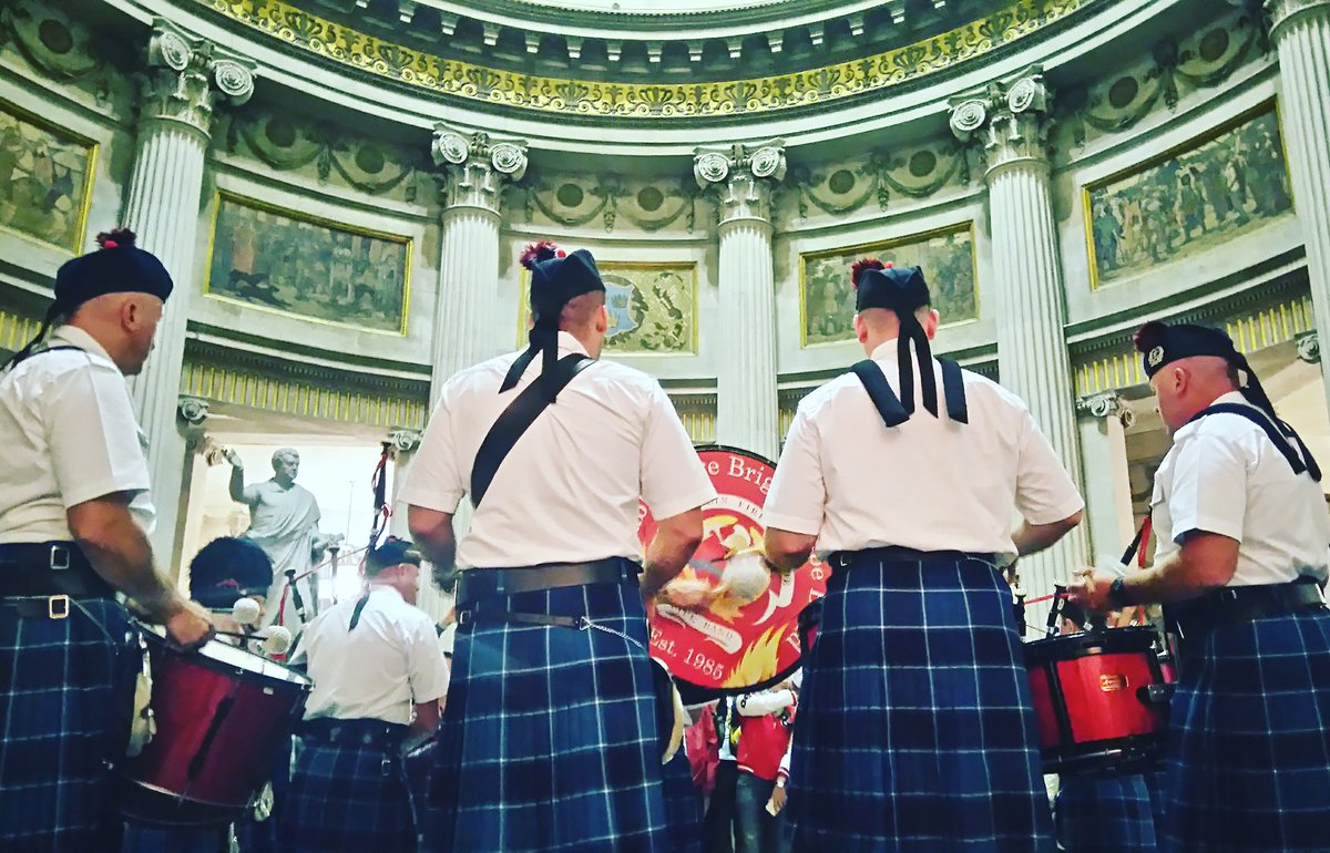 CultureNightDub's tweet photo. Dublin Fire Brigade Pipe Band @DublinCityHall #CultureNight #RevolvesAroundYou #LOVECulture https://t.co/k8QGGpCJh2