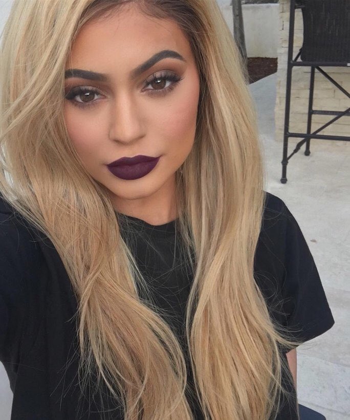 TalentedWit's tweet image. "Because I'm blonde now." 💯