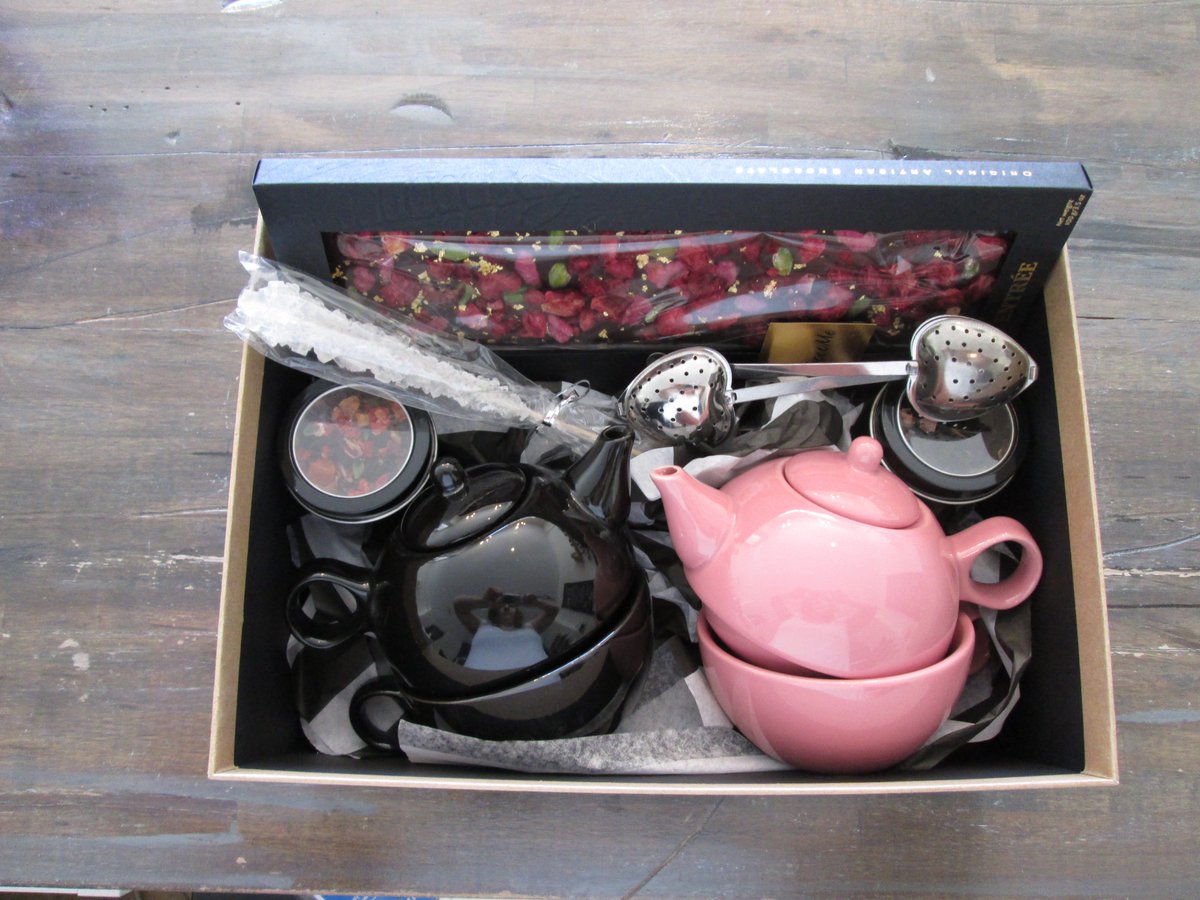 MadHatterTeaCo's tweet photo. Excited for @TheBridesBoutiQ Oct 2nd #BeautyBarAndBridal event! Will have #BoonBox & #tea treats at our table <3 https://t.co/eQ5Qj294MW