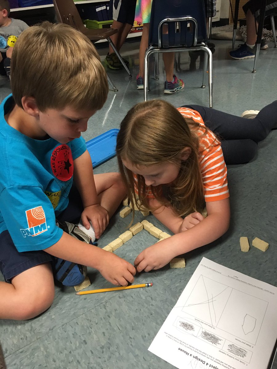 Kdrgrtn engineers @WE_Winners Designing a House using a <a href="/PLTWorg/">Project Lead The Way</a> module! #structure #function <a href="/scioneers/">KSD Scioneers</a> <a href="/KSDLearns/">KSD Learns</a>