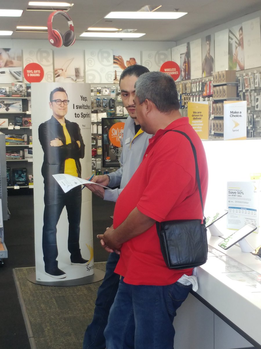 tammy_wilhite's tweet photo. Byron at the Hawthorne @Sprint store @RadioShack quoting his new customer from @TMobile . #switchisreal @blee01 https://t.co/RNjqCw48jJ