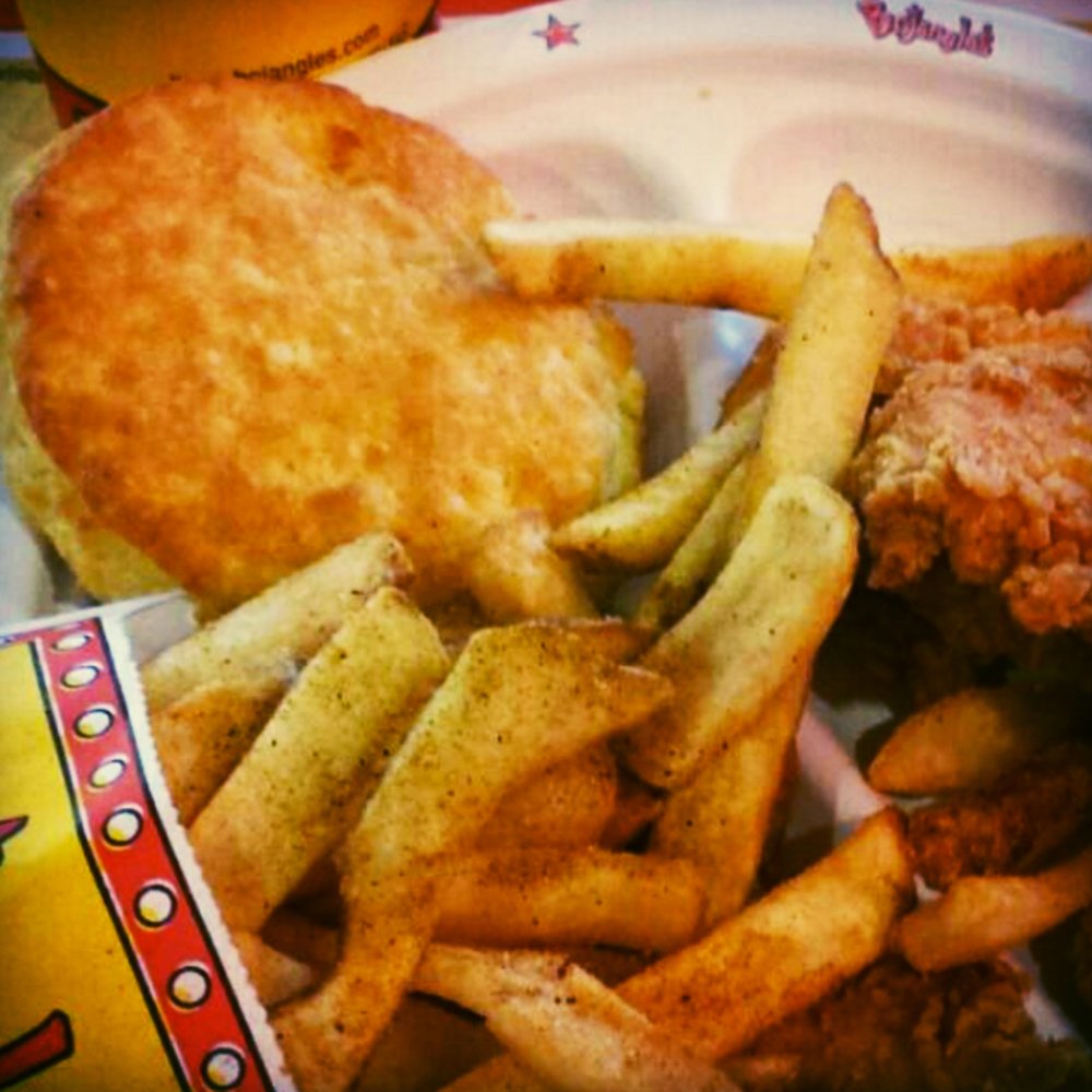 ShieldEmily's tweet image. Better late than never... Late lunch never tasted so good #BojanglesRDU @getstealz