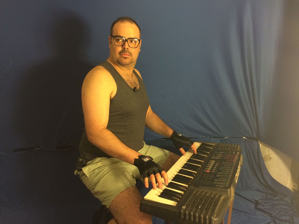 Tras meses de duras negociaciones, dimos con el precio para poder sumar a Ali Socrates a este precioso chroma azul.