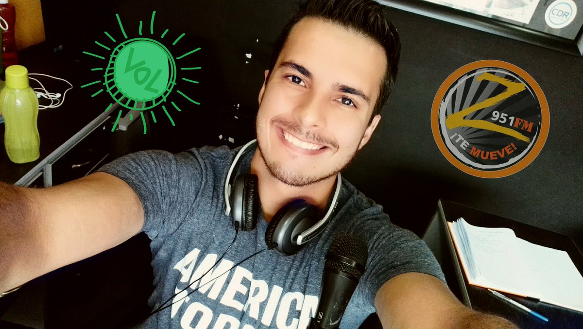Julio_Solis92's tweet photo. Feliz y bendecido fin de semana! #Ayayaiii #JulioEnCabina #ZFm 😍🎶🎤 https://t.co/4YximBt89U