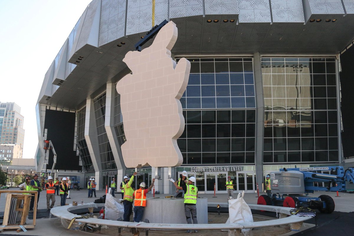 Golden 1 Center On Twitter Special Delivery Jeff Koons Coloring Book 4 Statue Arrived This Morning At Golden 1 Center