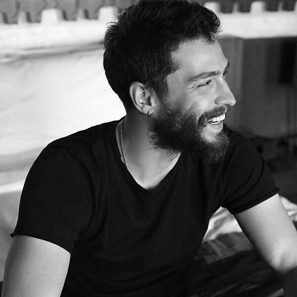 ekininbulutu's tweet photo. Çünkü kusursuz bir kızı sevmiş' https://t.co/Yvkv7CXgow