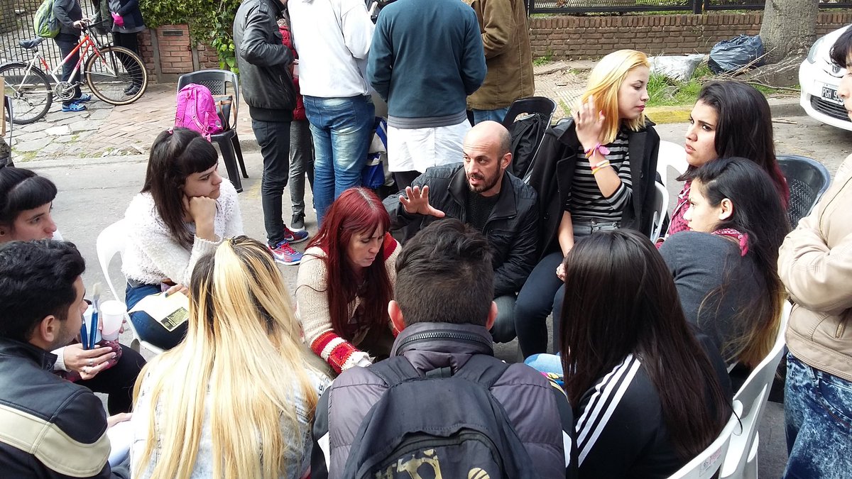 fteestNUPA's tweet photo. Clase Pública en el Pozo de Quilmes #16DeSeptiembre #ColectivoMVJ @JovenesyMemoria #NiUnPasoAtras https://t.co/PxhIApN729