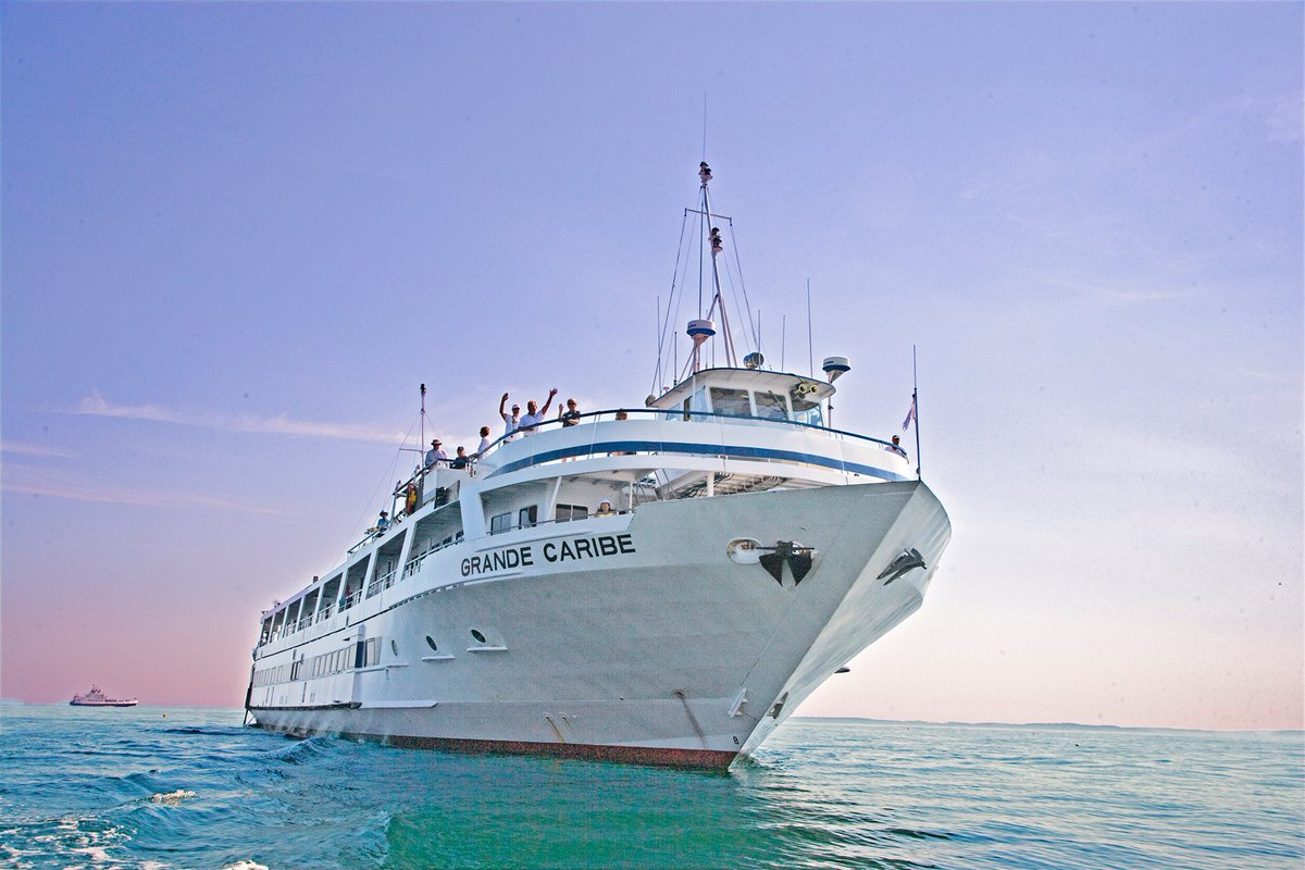 everycontainer's tweet image. Lovely image of Blount Small Ship Adventures embarking from Port Saint John #pic #boat #vessel #maritime