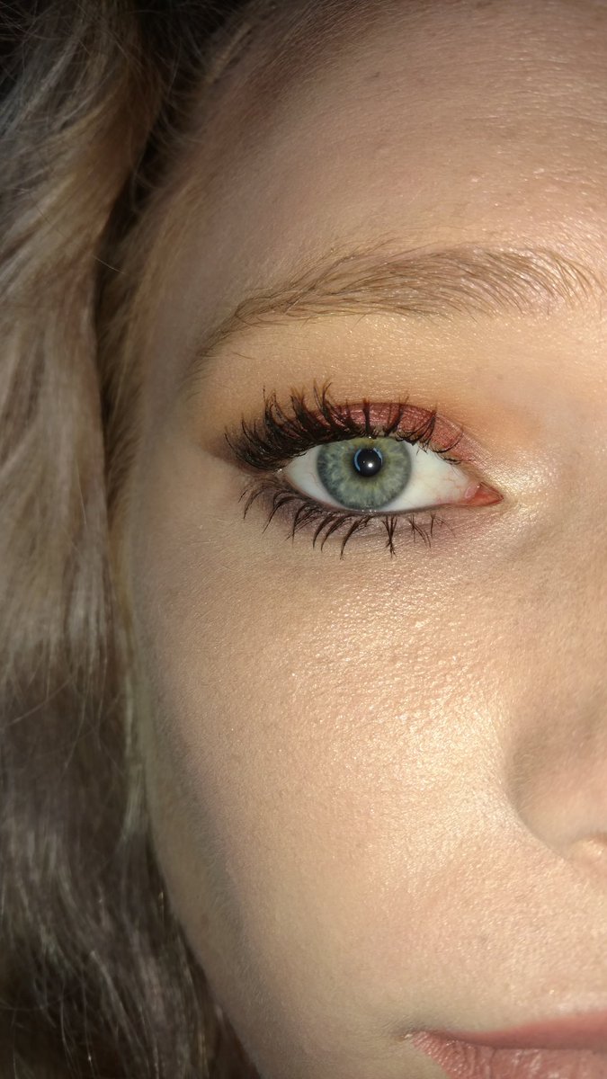 annasmotd's tweet photo. Fall cranberry smokey eye #makeup #beautypostss #eyeshadow #makeupforfall #makeuplooks #MakeupInspiration https://t.co/ov0yuQTdlO