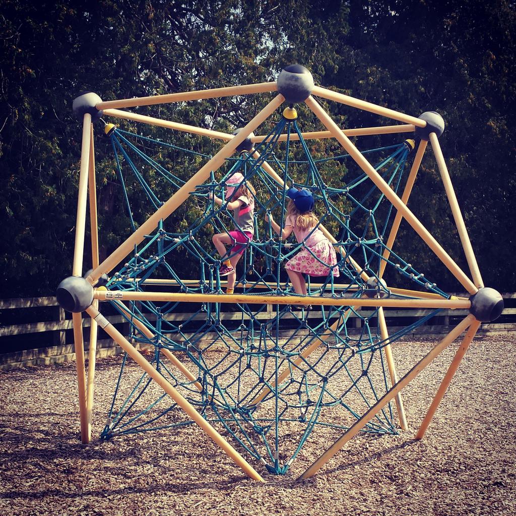STEM_Play's tweet photo. Day 230 #STEMplayeveryday.What do u see? #Chemistry, #kids having fun? I c both #STEM #science #playground #STEMmama https://t.co/7GlDbcOeZK