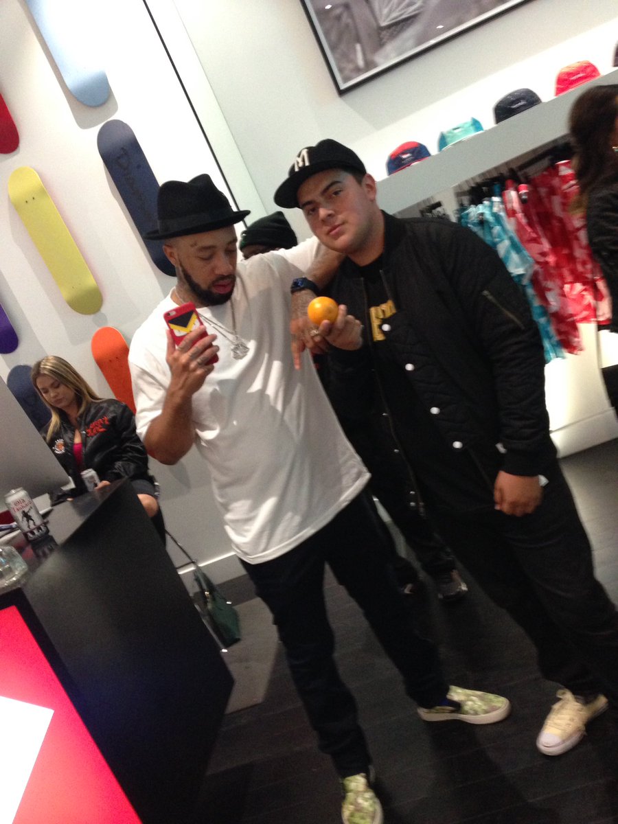 jerez510's tweet photo. From the bay to AZ! So ready for tonight @LarryJuneTFM #DiamondLife #YeeeHeee 💎🍊 https://t.co/zQ4fmVO2mk