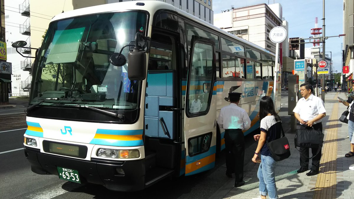 乗りバス乗り鉄両用形式 On Twitter Jr四国バスなんごくエクスプレス号で松山から高知へ 最近 高速バス では2010年以降の車にしか乗っていなかったから Ms8のエアロバスは久しぶり しかもpj 代である