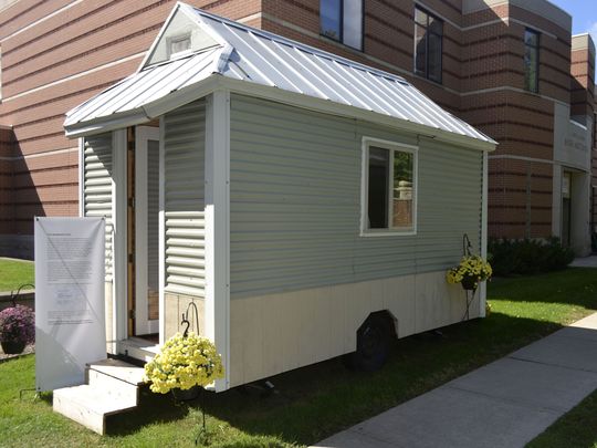 _tinyhouse's tweet photo. Come see this pastor's 98sqft #tinyhouse on 23Sept at St. Norbert College in De Pere, #WI https://t.co/yieJP5AJ08 https://t.co/l38bBoZOc3