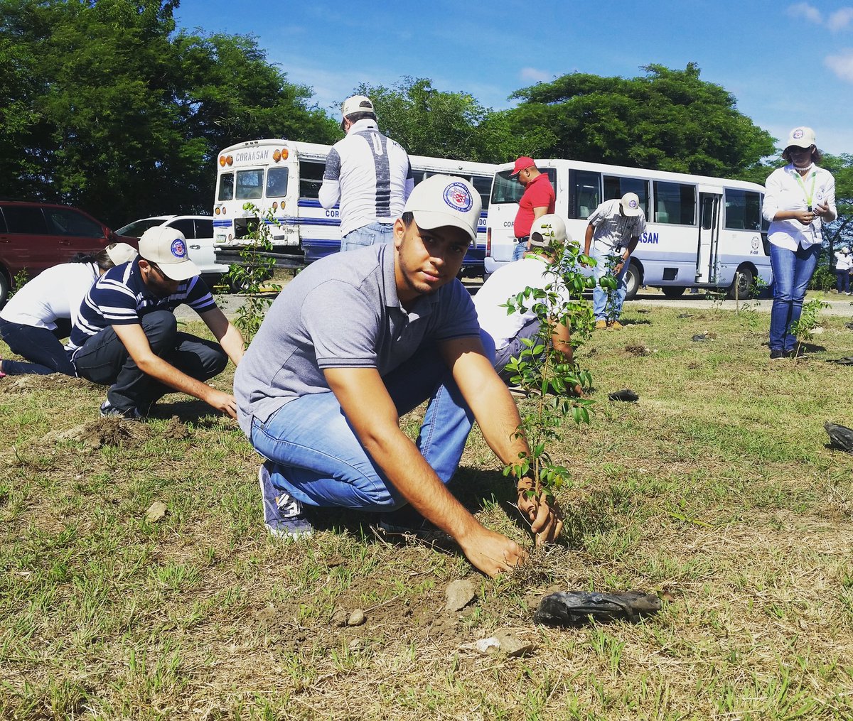 argelisrod's tweet photo. #Reforestacion 
#Jornada 
#CuidemosElYaque https://t.co/PvVn8zzI1m