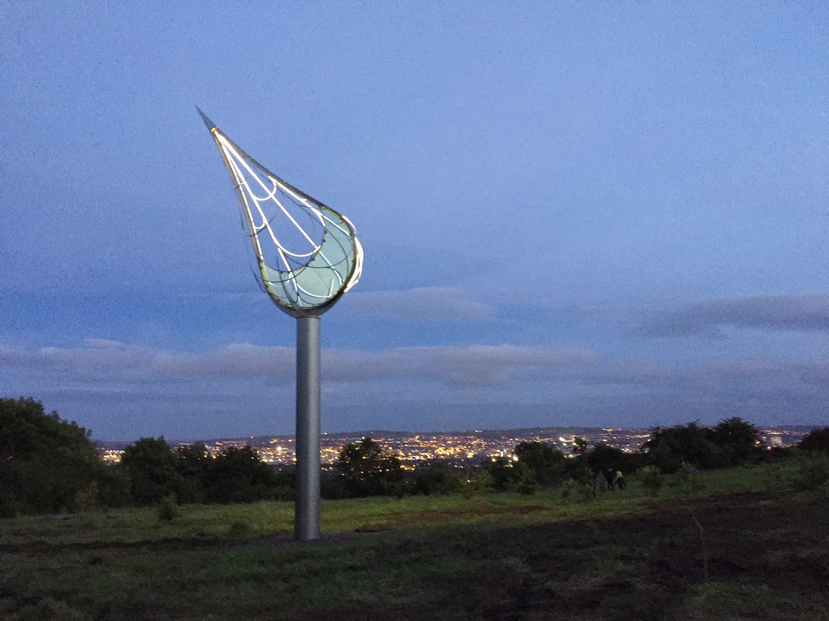 Aisbideach's tweet image. Béal Feirste looking particularly beautiful tonight. @FarsetProject @belfastcc @ArtsCouncilNI @CultureNight