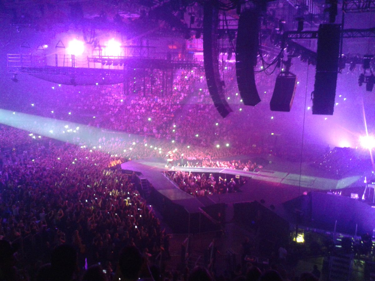 bieberashell's tweet photo. Thank u @justinbieber and the #biebercrew! Unforgetable show #PurposeTourMunich β‘
AdiΓ³s #Twitter https://t.co/GYgxaAPeKe