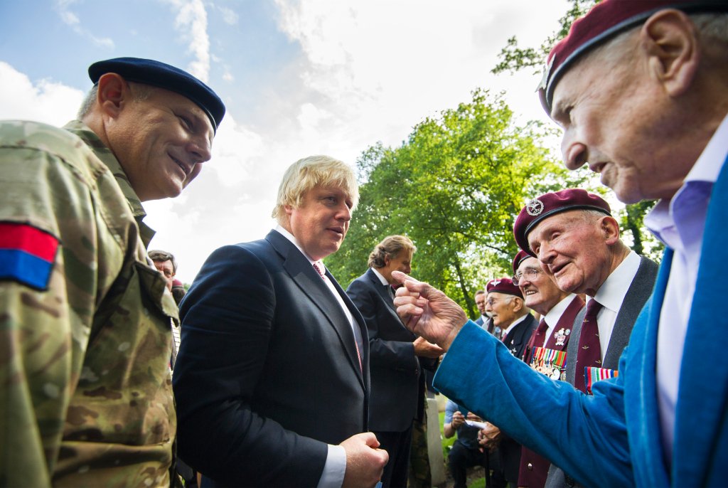 DeGelderlander's tweet photo. Duizenden bezoekers bij herdenking Slag om Arnhem https://t.co/D50oSs3b4l https://t.co/FXx4ITOo9e