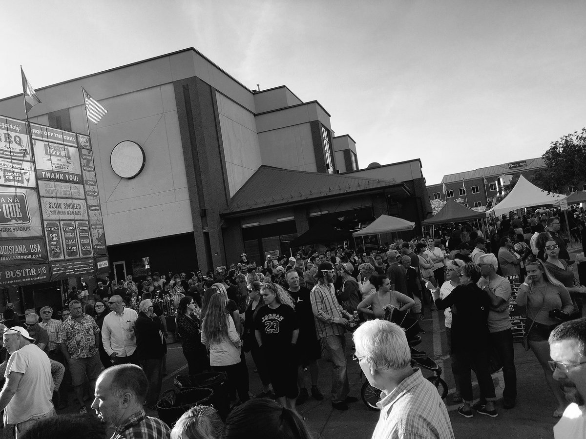 eSAXnetworking's tweet photo. Wow thousands of people @orleansribfest! #Orleans is the place to be this weekend! #eSAX #ribfest #foodie https://t.co/lhsRTKx6Tc