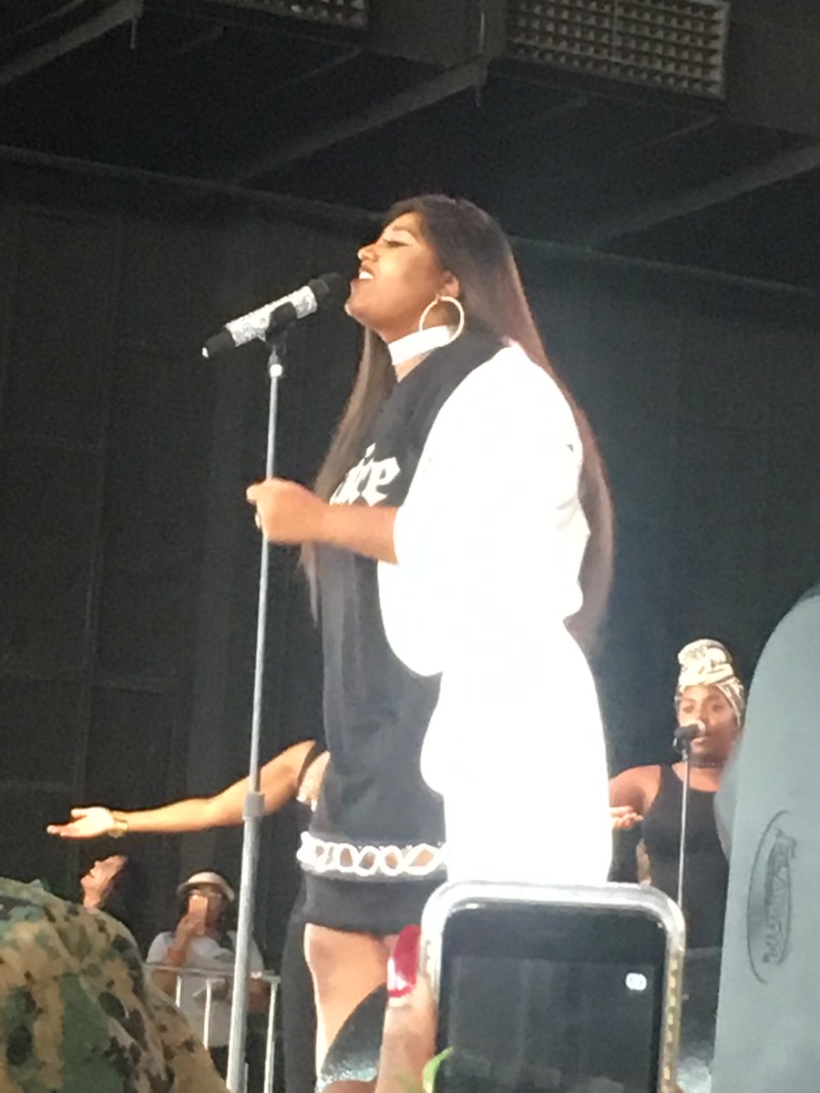 BronnerBros's tweet photo. Relive last Saturday with us at @onemusicfest with the Beautiful Jazmine Sullivan ! #JSullivan #OMF2016 #BBSummer16 https://t.co/IV9c0XJbrM