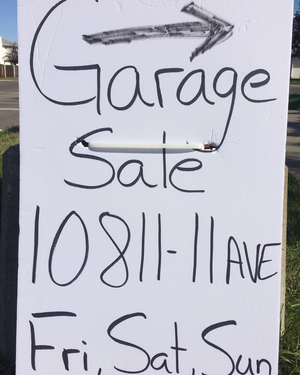 TimZrobok's tweet photo. #MakeItAwkward #YEG mr n-bomber g-sale proprietor, I gave you https://t.co/31KIlpHcTe and you threw it straight away https://t.co/ctzhN2o9NI
