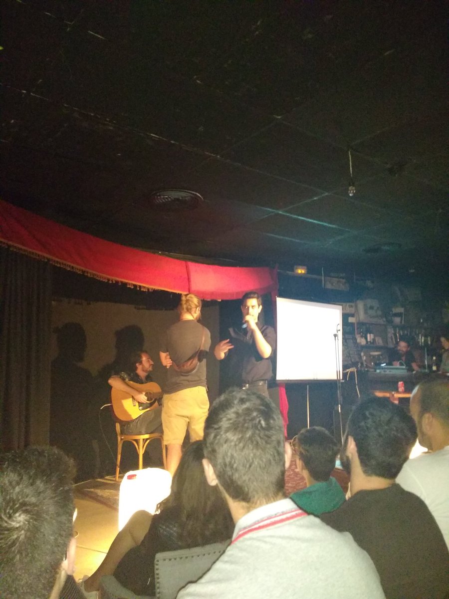 Cómo lo peta <a href="/DavidSuarez_V/">David Suárez</a> con su asistente <a href="/Flipytwit/">Flipy</a> en <a href="/SalaTrampa/">Sala Trampa</a>