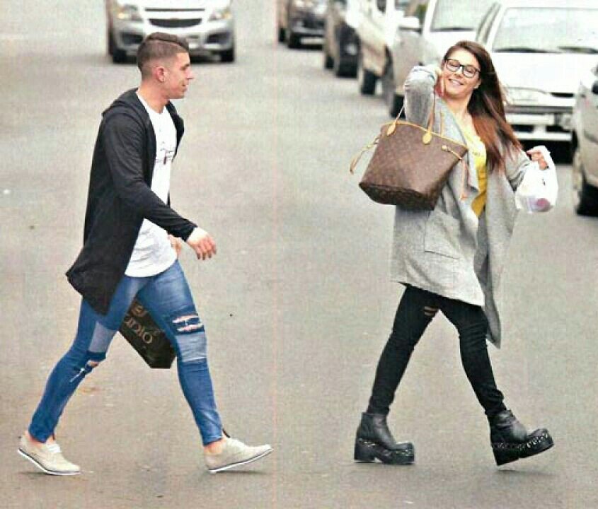 luifatheking's tweet photo. Real que parecen famosos internacionales. 💅 https://t.co/qhnzZnJU31