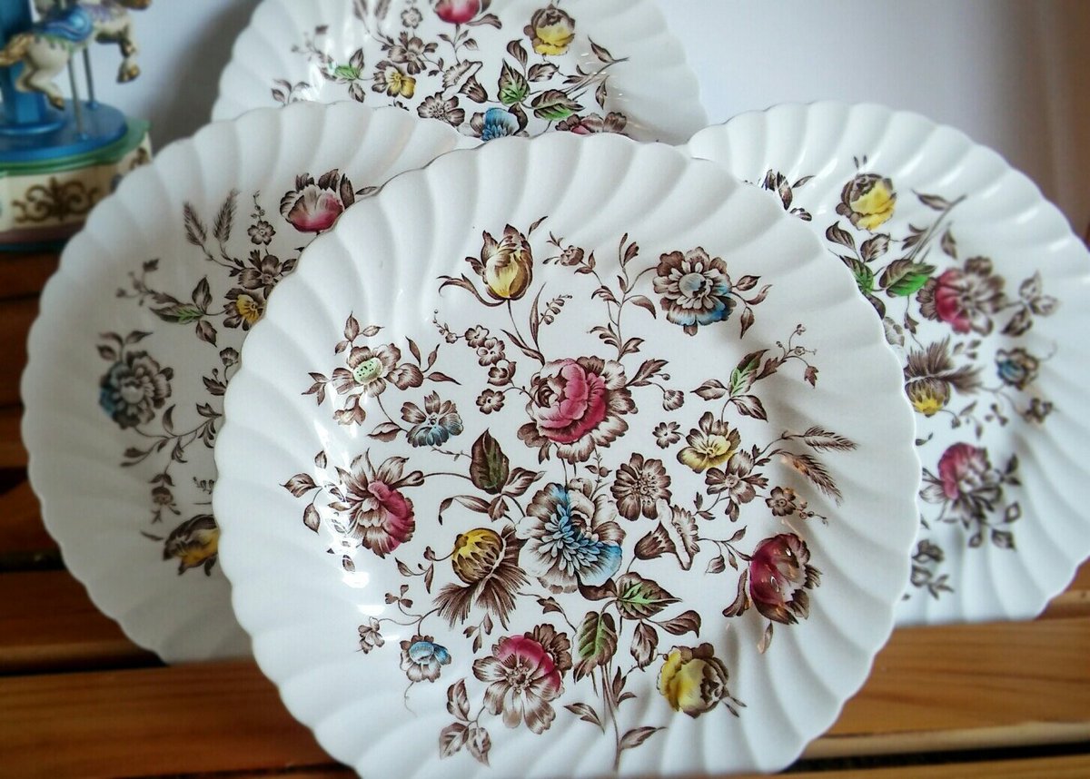 Abatevintage's tweet photo. Vintage Staffordshire England Dinner Plate Set of 4 Bouquet Pink… https://t.co/qejqqXSusp #EtsyHandmade #GermanyMade https://t.co/4MXRO1HJpH