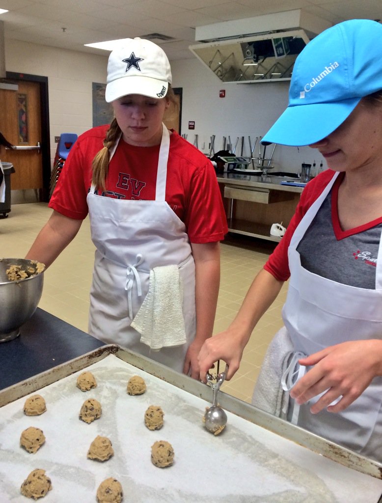 GISD_Culinary's tweet photo. It's the most wonderful time of the year! Chocolate chip cookie day!!! #EVculinary 🍪🍪🍪🍪😄 https://t.co/fhsMRkPENw