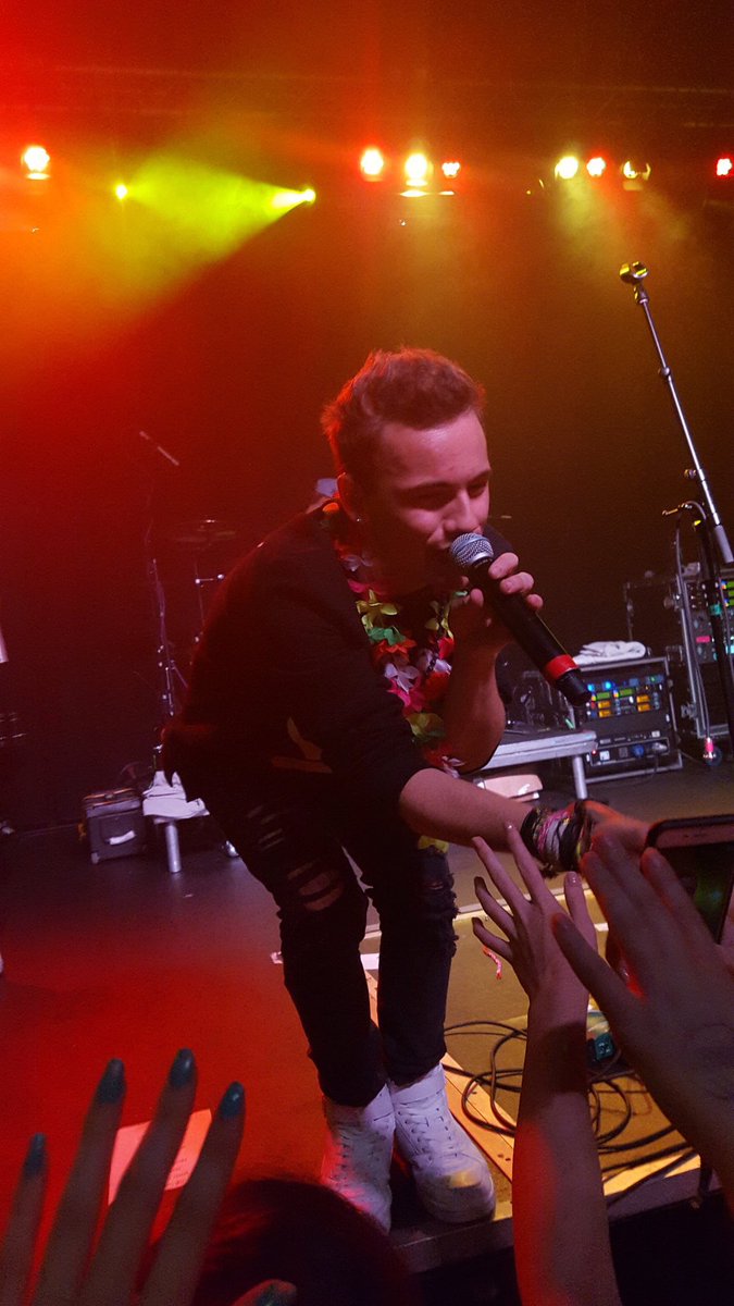 bestpicsofaus's tweet image. RT if you think Austin has one of the greatest vocals on earth ✨