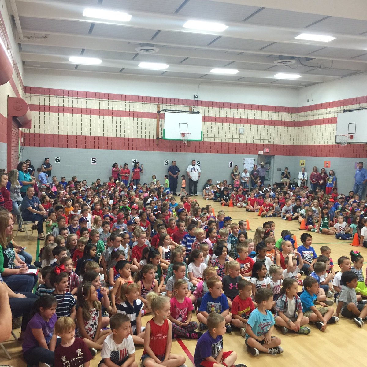 WalnutCeekPE's tweet photo. Freedom assembly today!! #wcloveslearning #thankstoourmilitary #godblessamerica https://t.co/0qxV8gP4z7