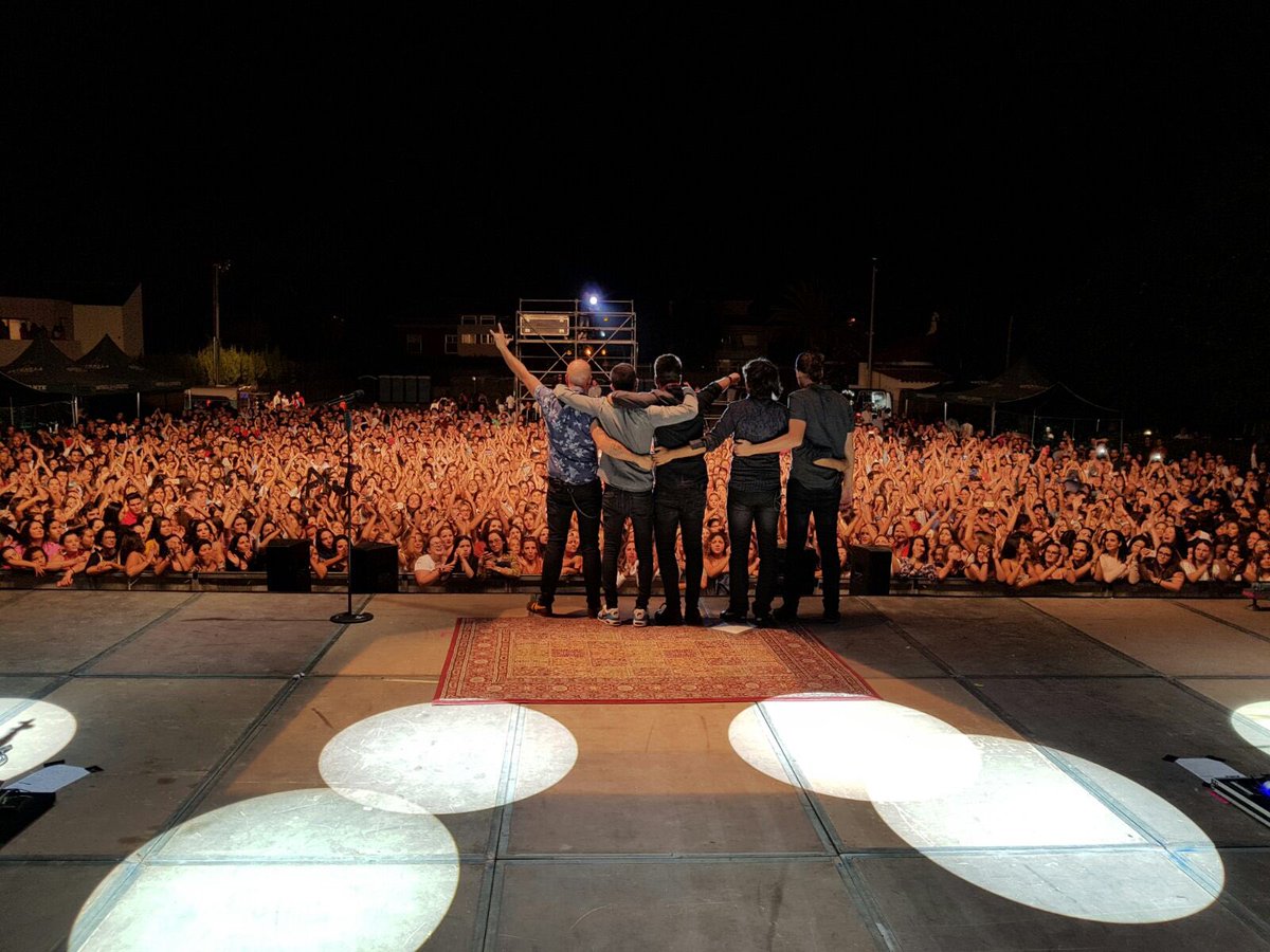 AntonioJSMazuec's tweet photo. Ni un alfiler hoy en Lorca. Qué bonito lo que me habéis hecho sentir.. Gracias con el alma. #TOURSENTI2LORCA https://t.co/O4FHnHFblX