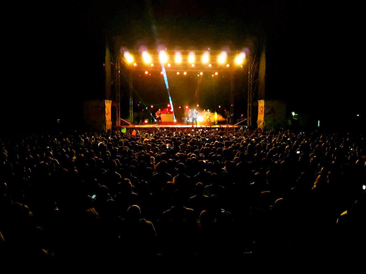 AntonioJSMazuec's tweet photo. Ni un alfiler hoy en Lorca. Qué bonito lo que me habéis hecho sentir.. Gracias con el alma. #TOURSENTI2LORCA https://t.co/O4FHnHFblX