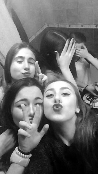 paaau_salas's tweet photo. Dulces 16 a una de las mejores..👭 gracias por cuidarme siempre tan bien, miissssuu #tequieroverYA @dpnjuncal 💖😍 https://t.co/TwOR4C3Vq8