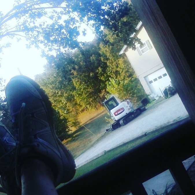 larissasexton17's tweet photo. Doin a little front porch sittin watching the hubby clean the excavator!! ๐ #peaceandrelaxation https://t.co/tT3YEu1TnI