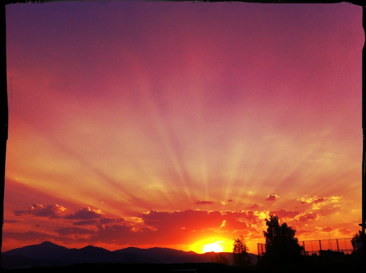 AnitaDisousa's tweet photo. De luz y de color!!!!! 😍 #atardecer #sunset https://t.co/YDvRDoFWsb