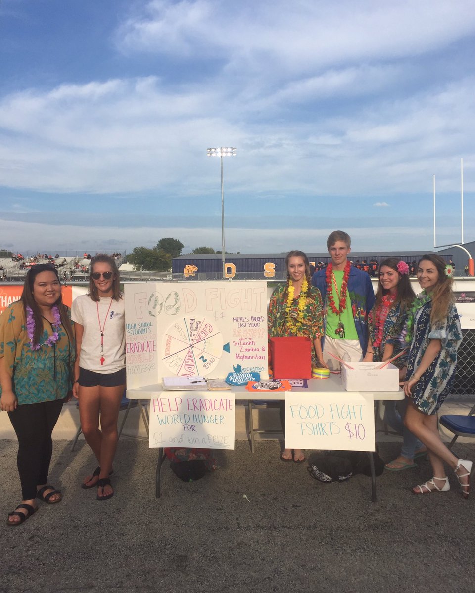 OHSFoodFight's tweet photo. Come to the Food Fight table right now at the football game!!! 🏈🌺🌎 Try to win some prizes :) https://t.co/NiBgIb51Fk