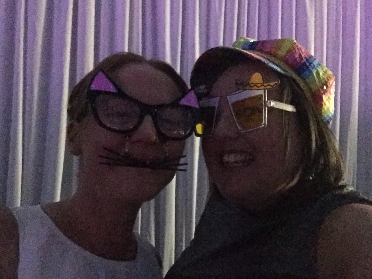SarahCook89's tweet photo. #CEAs2016 https://t.co/EeyDmcf9NP
