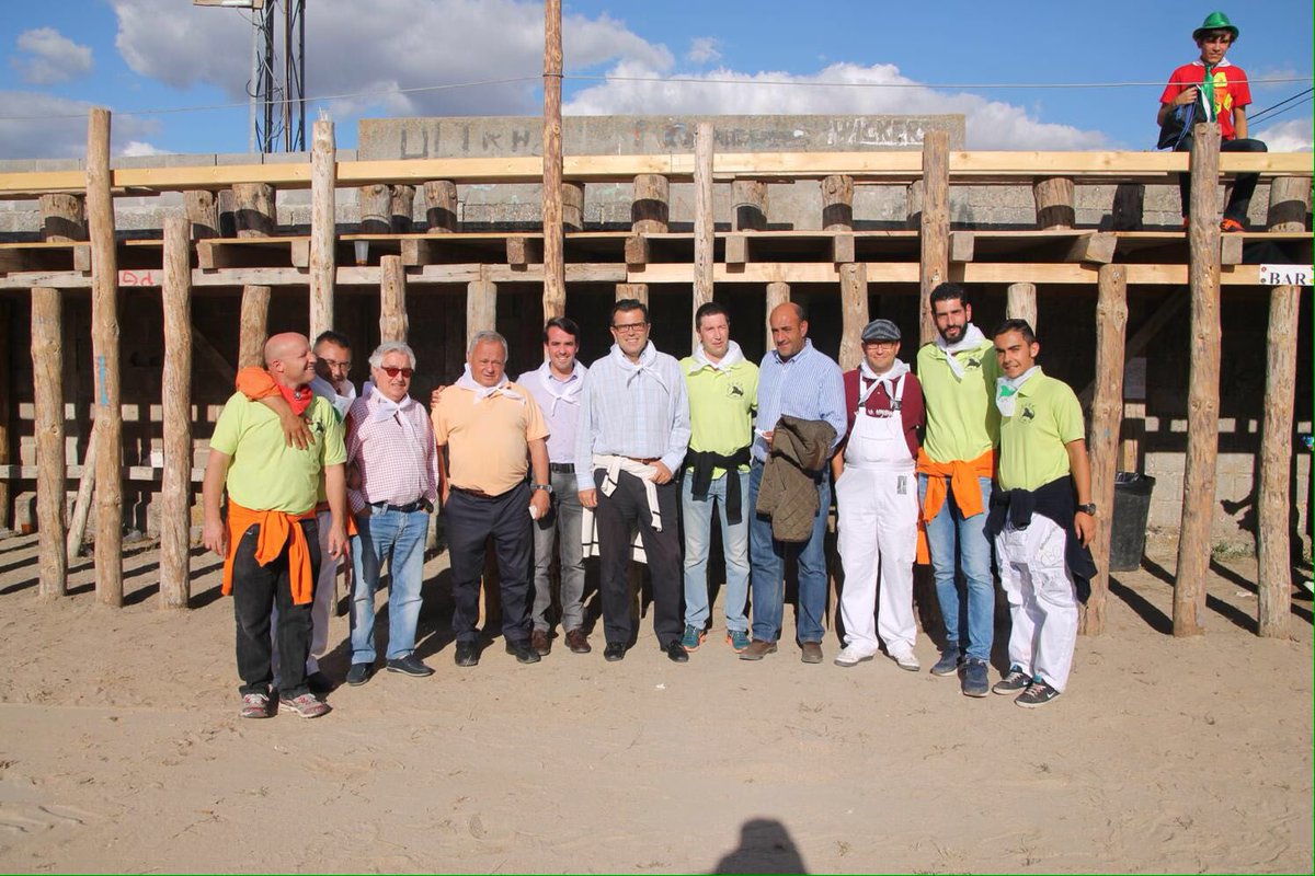 Hemos recibido al secretario  general de cultura de la Junta de CyL José Rguez,el académico Gonzalo Santonja: