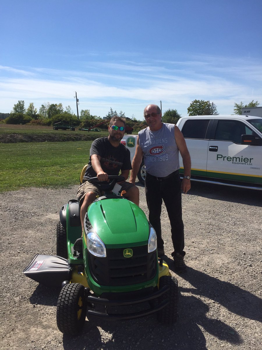 PremierEquip1's tweet photo. Enjoy your new S240 Roy! It's #smart2rundeere in Smithville! https://t.co/Nkdh0RgH25