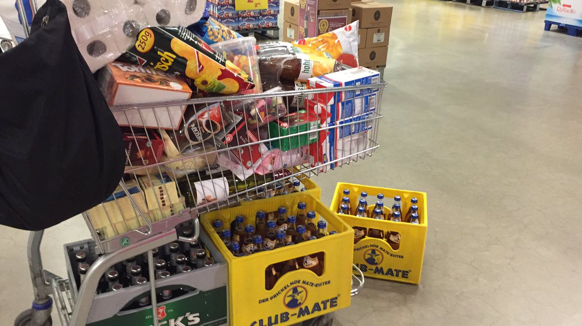 bunch_HQ's tweet image. we are ready for #berlin&apos;s first #hackaithon - are you?? #ai #hacking #startup